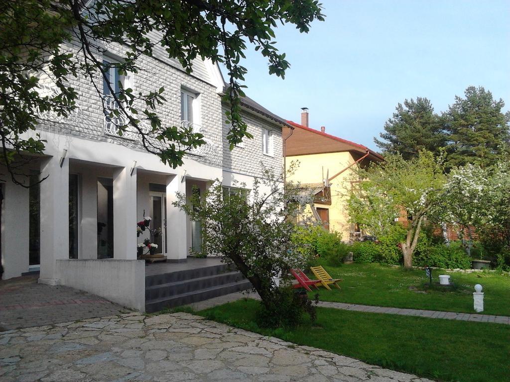 Oti Guesthouse Tallinn Exteriör bild